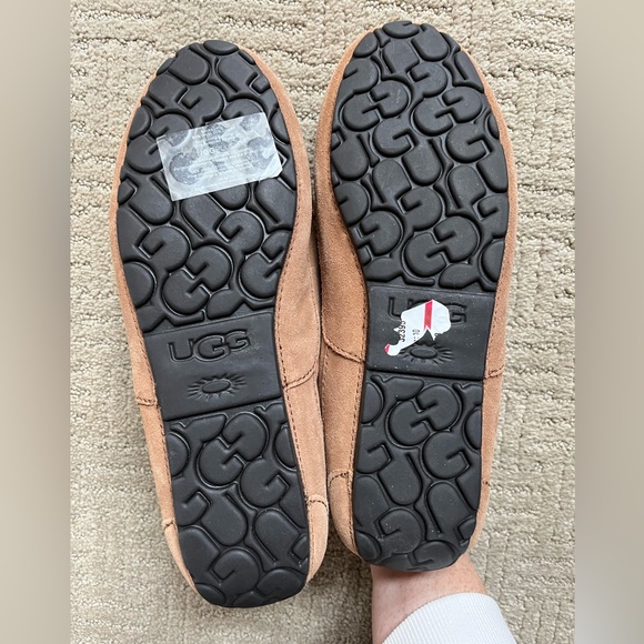 Men’s Ugg Slippers - Picture 8 of 10